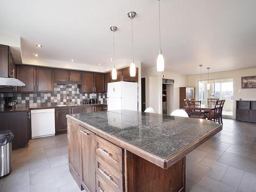 Kitchen - 2445 Mtée Des Lacasse, Laval (Auteuil), QC - Indoor Photo Showing Kitchen With Upgraded Kitchen