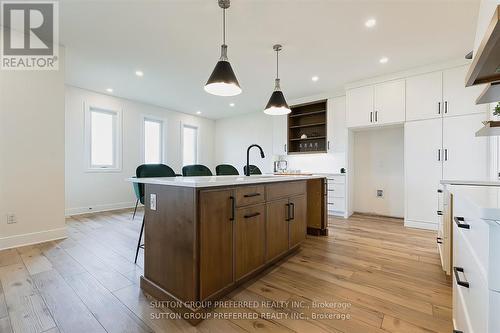 159 Renaissance Drive, St. Thomas, ON - Indoor Photo Showing Kitchen