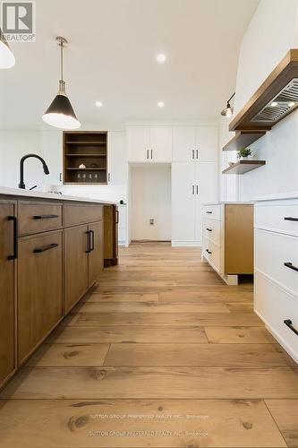 159 Renaissance Drive, St. Thomas, ON - Indoor Photo Showing Kitchen