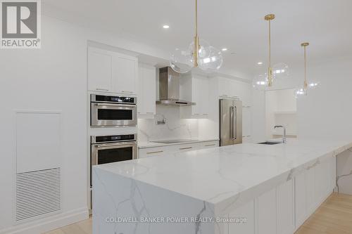 1103 - 260 Villagewalk Boulevard, London, ON - Indoor Photo Showing Kitchen With Upgraded Kitchen