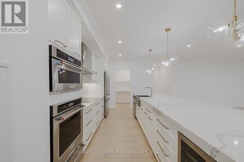 1103 - 260 Villagewalk Boulevard, London, ON - Indoor Photo Showing Kitchen With Upgraded Kitchen