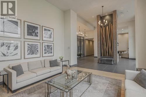 1103 - 260 Villagewalk Boulevard, London, ON - Indoor Photo Showing Living Room