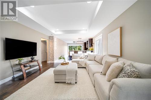 32 Shaw Drive, Amherstburg, ON - Indoor Photo Showing Living Room