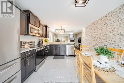 32 Shaw Drive, Amherstburg, ON - Indoor Photo Showing Kitchen