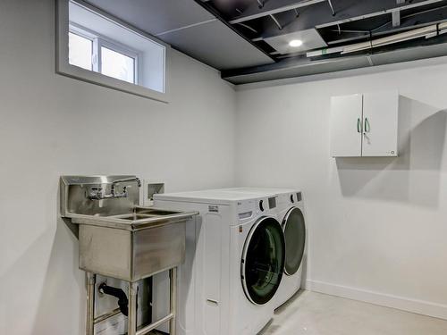 Laundry room - 1222 Rue Dulude, Saint-Bruno-De-Montarville, QC - Indoor Photo Showing Laundry Room