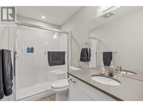 3090 Burtch Road Unit# 216, Kelowna, BC - Indoor Photo Showing Bathroom