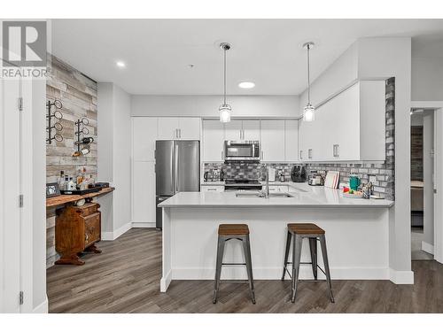 3090 Burtch Road Unit# 216, Kelowna, BC - Indoor Photo Showing Kitchen With Upgraded Kitchen