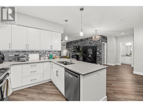 3090 Burtch Road Unit# 216, Kelowna, BC - Indoor Photo Showing Kitchen With Double Sink With Upgraded Kitchen