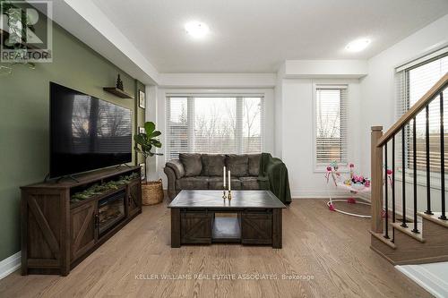 36 Briar Court, Halton Hills, ON - Indoor Photo Showing Living Room