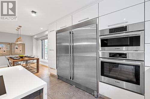 2939 Harvey Crescent, Mississauga, ON - Indoor Photo Showing Kitchen