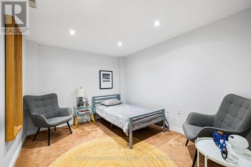 2939 Harvey Crescent, Mississauga, ON - Indoor Photo Showing Bedroom