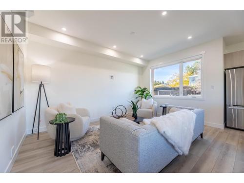 460 Conklin Avenue Unit# 104, Penticton, BC - Indoor Photo Showing Living Room