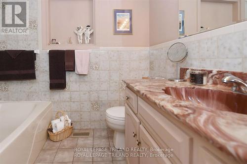 5103 Dundas Street, Thames Centre (Thorndale), ON - Indoor Photo Showing Bathroom