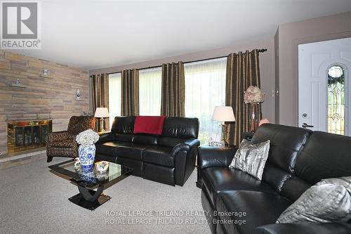 5103 Dundas Street, Thames Centre (Thorndale), ON - Indoor Photo Showing Living Room With Fireplace