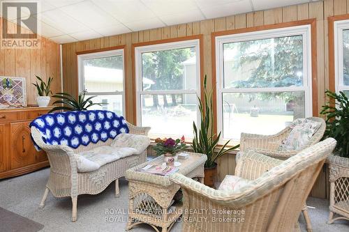 5103 Dundas Street, Thames Centre (Thorndale), ON - Indoor Photo Showing Living Room