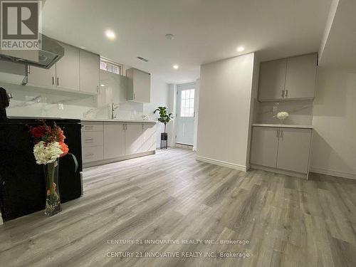 Bmst - 75 Lafayette Boulevard, Whitby, ON - Indoor Photo Showing Kitchen