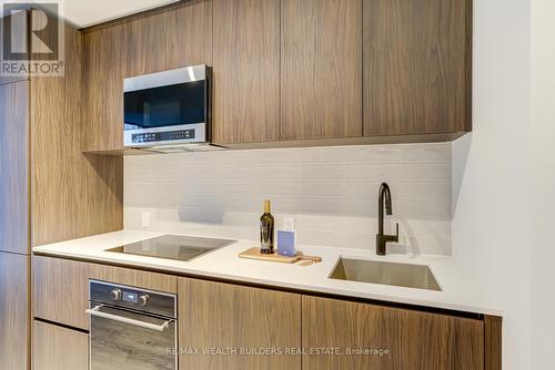 1306S - 117 Broadway Avenue, Toronto, ON - Indoor Photo Showing Kitchen