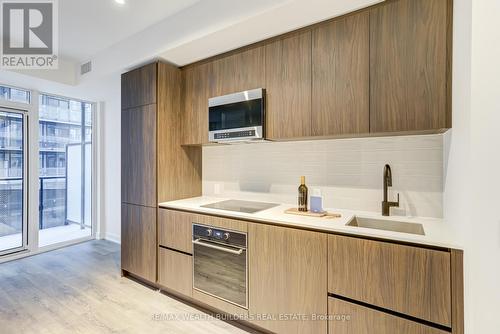 1306S - 117 Broadway Avenue, Toronto, ON - Indoor Photo Showing Kitchen