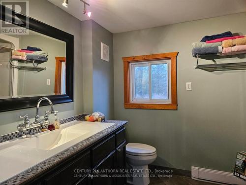 292 Salmon Point Road, Prince Edward County (Athol), ON - Indoor Photo Showing Bathroom