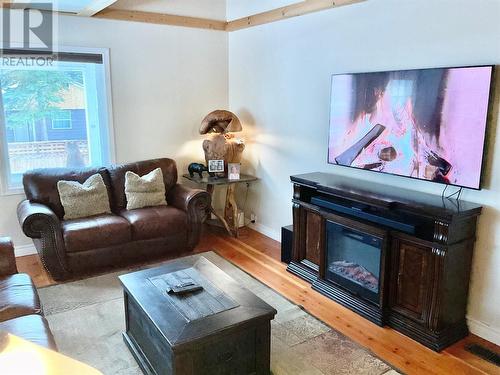 226 Kimberley  N Avenue, Greenwood, BC - Indoor Photo Showing Living Room