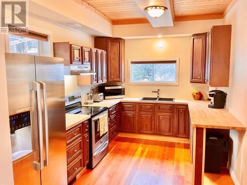 226 Kimberley  N Avenue, Greenwood, BC - Indoor Photo Showing Kitchen