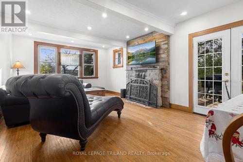 1248 Southdale Road E, London, ON - Indoor Photo Showing Living Room With Fireplace