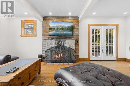 1248 Southdale Road E, London, ON - Indoor Photo Showing Living Room With Fireplace