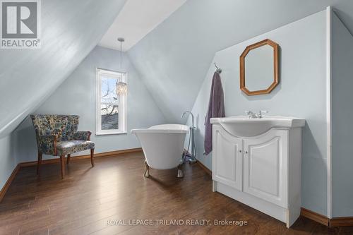 1248 Southdale Road E, London, ON - Indoor Photo Showing Bathroom