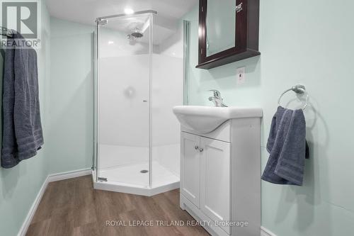 1248 Southdale Road E, London, ON - Indoor Photo Showing Bathroom