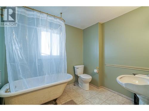 1967 Abbott Street, Kelowna, BC - Indoor Photo Showing Bathroom