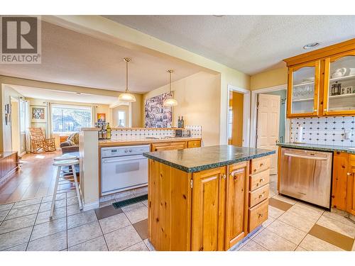 1967 Abbott Street, Kelowna, BC - Indoor Photo Showing Kitchen