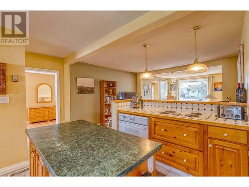 1967 Abbott Street, Kelowna, BC - Indoor Photo Showing Kitchen