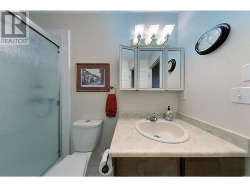 Upper level Main bathroom - 1675 Thayer Court Unit# 11, Kelowna, BC - Indoor Photo Showing Bathroom