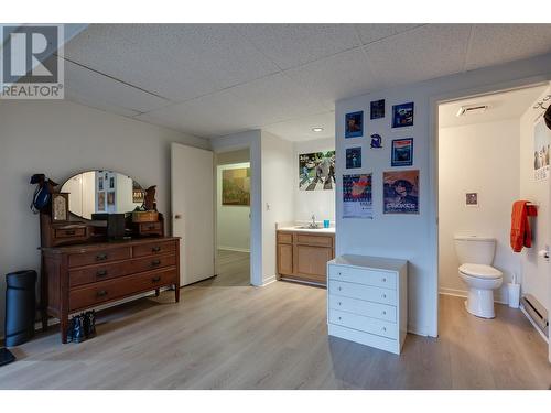 Lower level bedroom with ensuite - 1675 Thayer Court Unit# 11, Kelowna, BC - Indoor