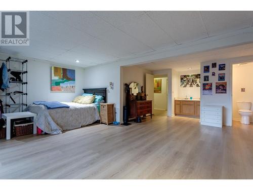 1675 Thayer Court Unit# 11, Kelowna, BC - Indoor Photo Showing Bedroom