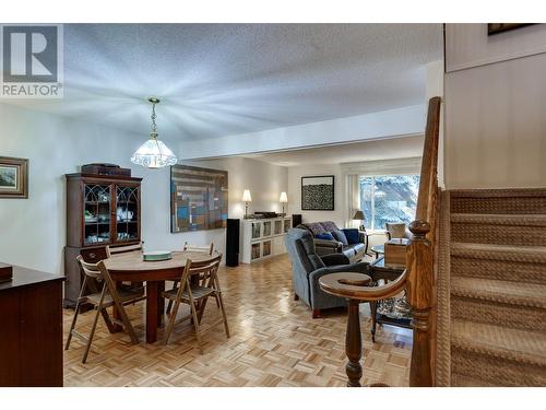 1675 Thayer Court Unit# 11, Kelowna, BC - Indoor Photo Showing Dining Room