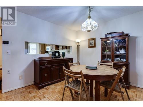 1675 Thayer Court Unit# 11, Kelowna, BC - Indoor Photo Showing Dining Room