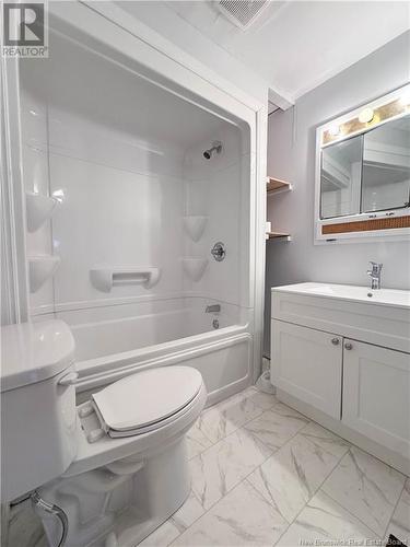 552 Montgomery Street, Dalhousie, NB - Indoor Photo Showing Bathroom