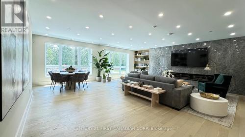 313 - 1975 Fountain Grass Drive, London, ON - Indoor Photo Showing Living Room