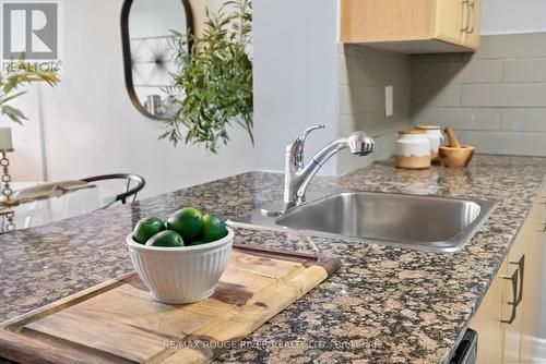 1816 - 31 Bales Avenue, Toronto (Willowdale East), ON - Indoor Photo Showing Kitchen With Upgraded Kitchen