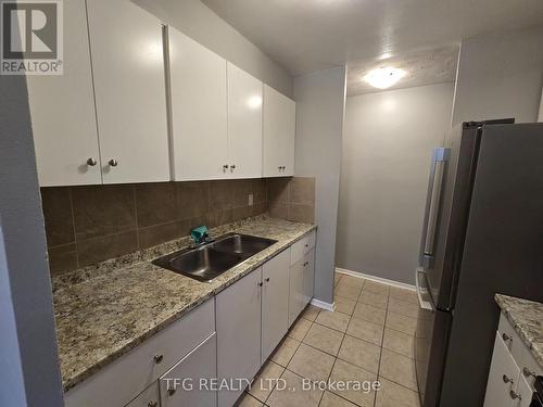 4 - 80 William Street W, Oshawa (O'Neill), ON - Indoor Photo Showing Kitchen With Double Sink