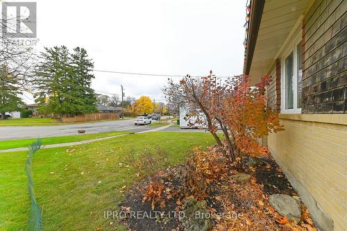 12 Mackenzie Drive, Halton Hills, ON - Outdoor