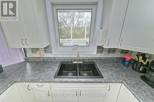 12 Mackenzie Drive, Halton Hills, ON - Indoor Photo Showing Kitchen