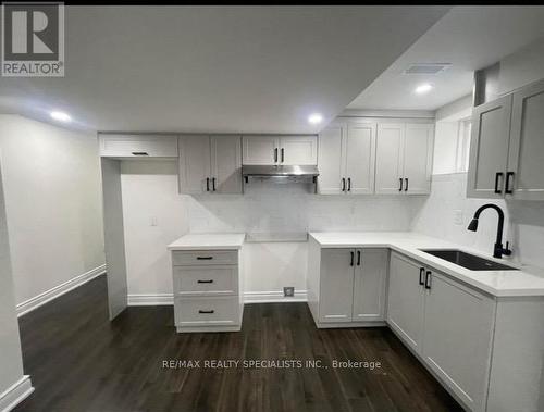 54 Berkwood Hollow Crescent, Brampton, ON - Indoor Photo Showing Kitchen