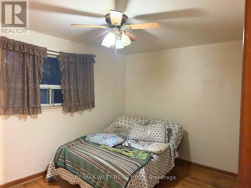 31 Bulbourne Road, Toronto, ON - Indoor Photo Showing Bedroom