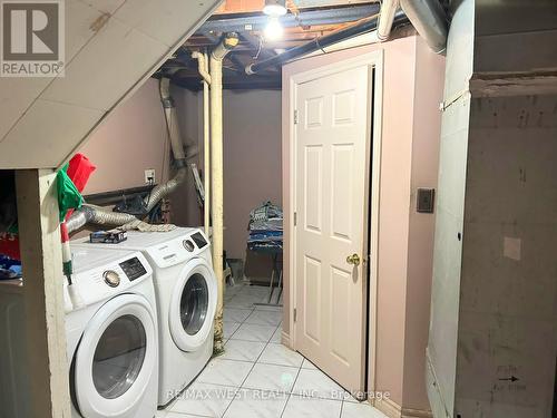 31 Bulbourne Road, Toronto, ON - Indoor Photo Showing Laundry Room