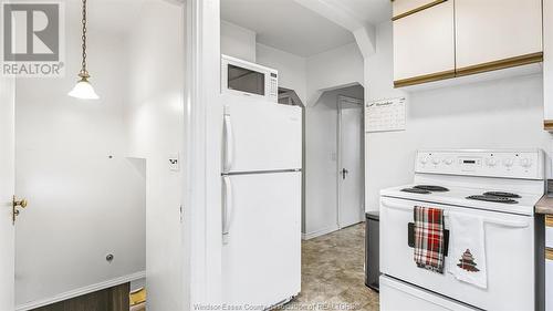 2367 Meighen Road, Windsor, ON - Indoor Photo Showing Kitchen