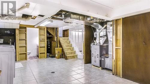 2367 Meighen Road, Windsor, ON - Indoor Photo Showing Laundry Room