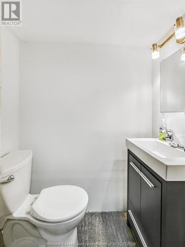 2367 Meighen Road, Windsor, ON - Indoor Photo Showing Bathroom