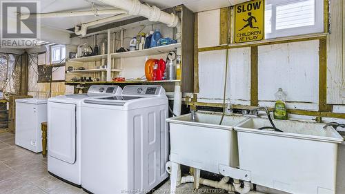 2367 Meighen Road, Windsor, ON - Indoor Photo Showing Laundry Room